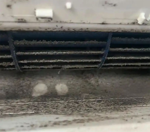 庐阳空调吹的风有股烧焦味是怎么回事